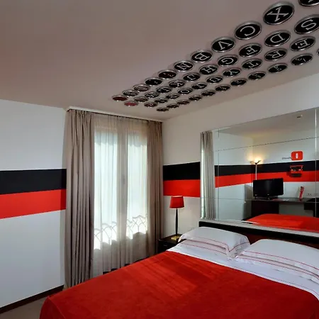 Phi Hotel Bolonia
