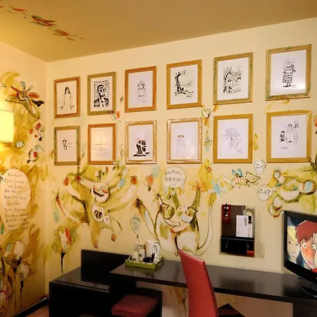 Hotel Phi